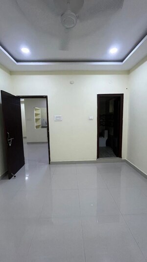 Room in 1 BHK Builder Floor at Kondapur – for Rent