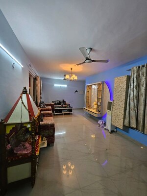 Living Room in 3.5 BHK Apartment at Omaxe R2, Gomti Nagar – for Rent