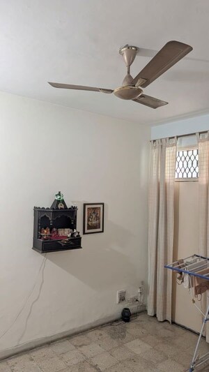 Furnished Amenities in 3 BHK Builder Floor at South City 1 – for Rent