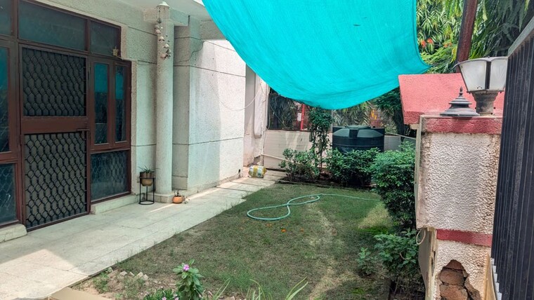 Exterior View, south city 1 3 Bedroom 280 Sq.Yd. Builder Floor In South City 1 Gurgaon 10732454
