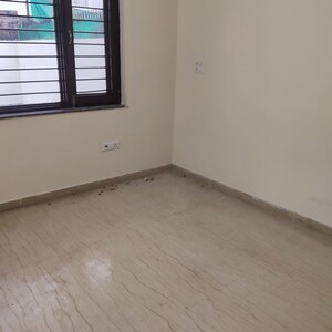 Room in 2 BHK Builder Floor at Sector 10 – for Rent