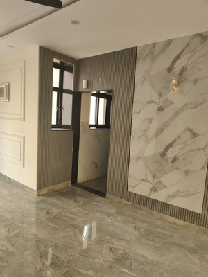 Room in 3 BHK Builder Floor at Sushant Lok 3, Sector 57 – for Sale