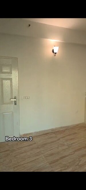 Room in 3 BHK Apartment at Migsun Twinz, Eta Ii Greater Noida – for Sale