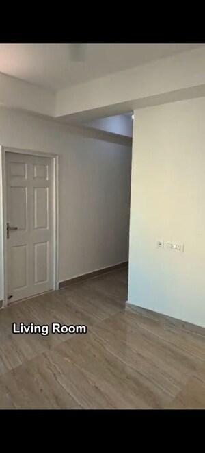 Room in 3 BHK Apartment at Migsun Twinz, Eta Ii Greater Noida – for Sale