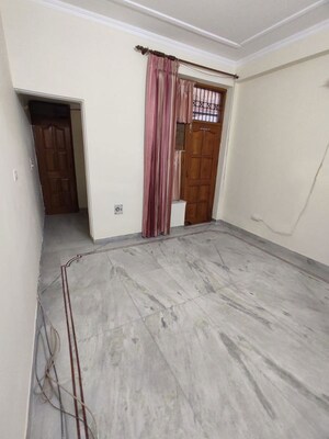 Room in 2 BHK Builder Floor at Sector 4 – for Rent