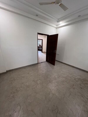 Room in 4 BHK Builder Floor at Sector 9 – for Rent