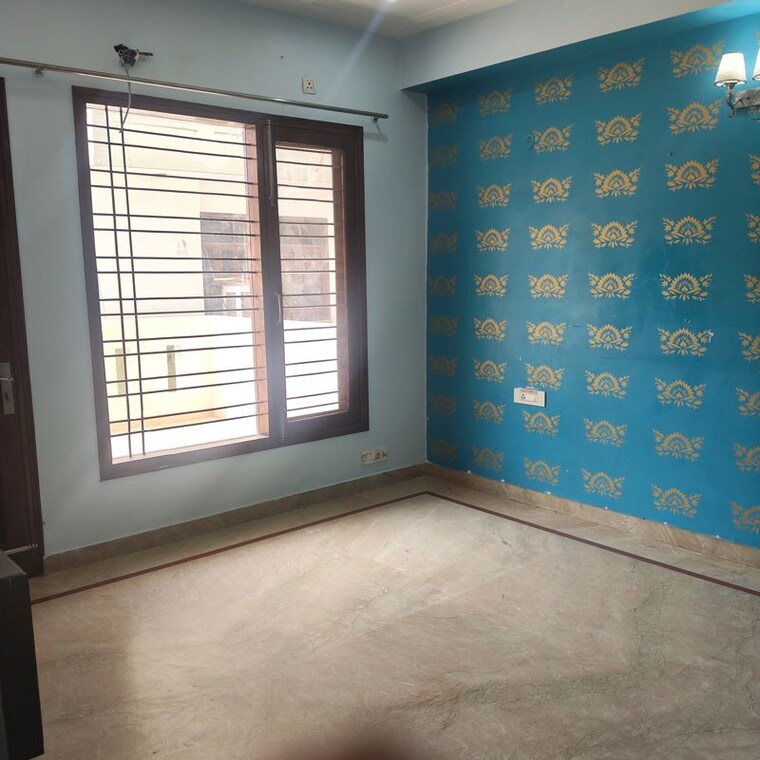 Room, sector 9a 3 Bedroom 2560 Sq.Ft. Builder Floor In Sector 9a Gurgaon 10717081