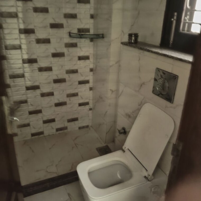 Bathroom, sector 9a 3 Bedroom 2560 Sq.Ft. Builder Floor In Sector 9a Gurgaon 10717081