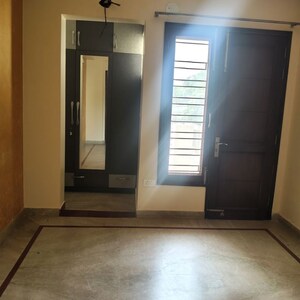 Room in 3 BHK Builder Floor at Sector 9a – for Rent