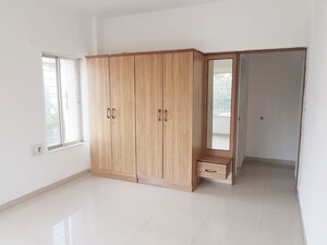 Room in 3.5 BHK Apartment at Pallod Farms – for Rent