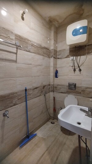 Bathroom in 1 BHK Builder Floor at Sector 47 – for Rent