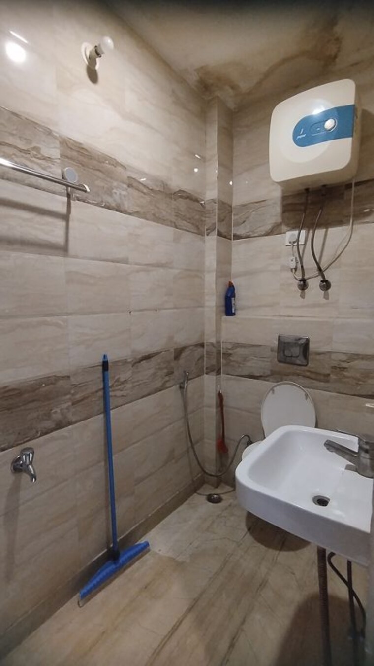 Bathroom, sector 47 1 Bedroom 750 Sq.Ft. Builder Floor In Sector 47 Gurgaon 10732501