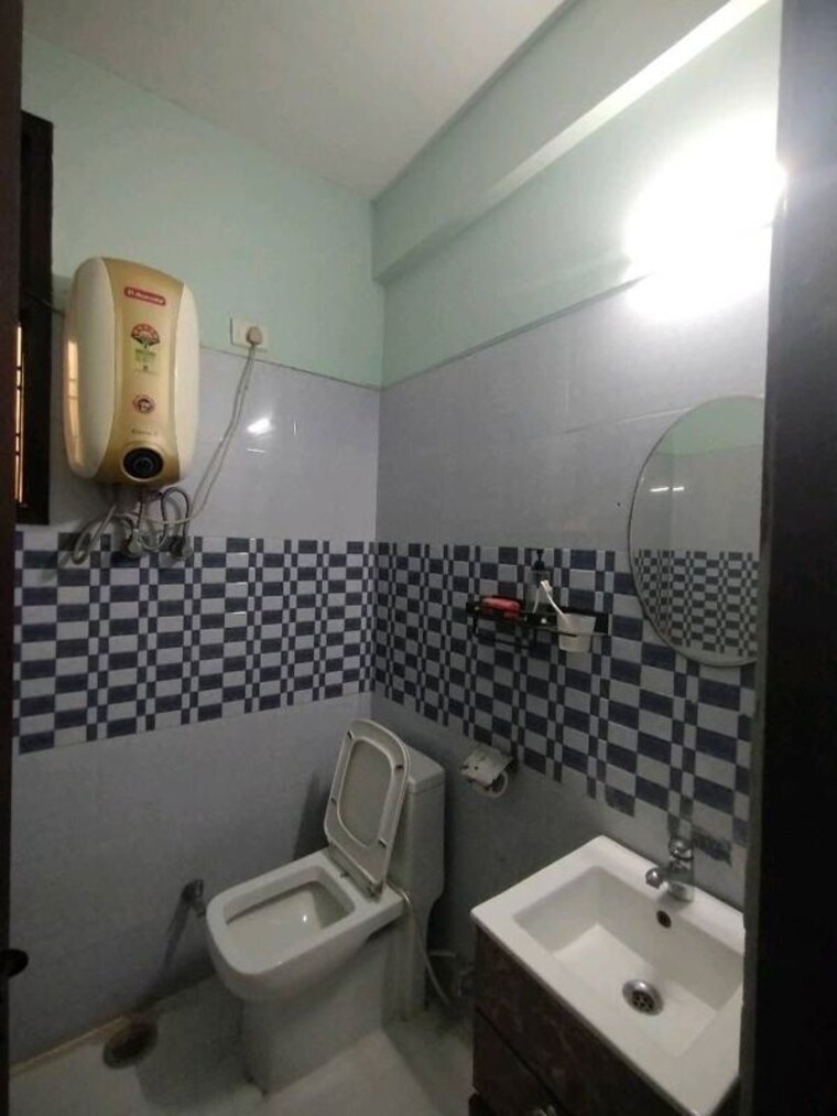 Bathroom, sushant-lok-3 3 Bedroom 240 Sq.Ft. Builder Floor In Sector 57 Gurgaon 10732505