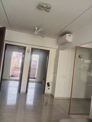 Building Lobby in 2.5 BHK Builder Floor at Smart World Orchard, Sector 61 – for Rent