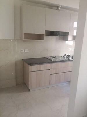 Bathroom in 2.5 BHK Builder Floor at Smart World Orchard, Sector 61 – for Rent
