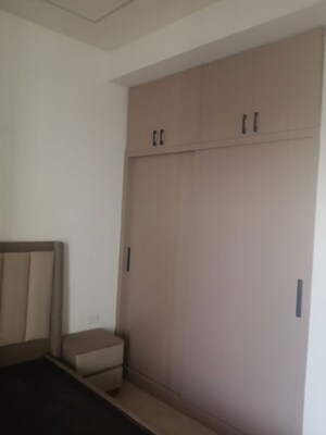 Room in 2.5 BHK Builder Floor at Smart World Orchard, Sector 61 – for Rent