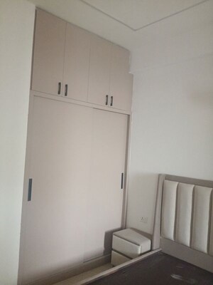 Furnished Amenities in 2.5 BHK Builder Floor at Smart World Orchard, Sector 61 – for Rent