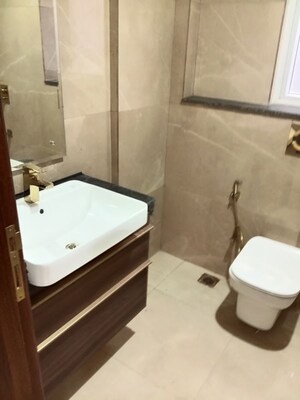 Bathroom in 2.5 BHK Builder Floor at Smart World Orchard, Sector 61 – for Rent