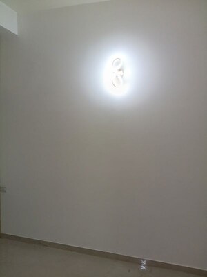 Room in 2.5 BHK Builder Floor at Smart World Orchard, Sector 61 – for Rent