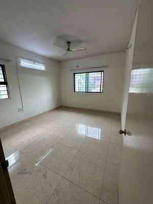 Room in 3 BHK Apartment at Cosmos Apartment, Hadapsar – for Rent