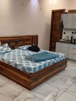 Studio+Villa For Rent in Sector 55