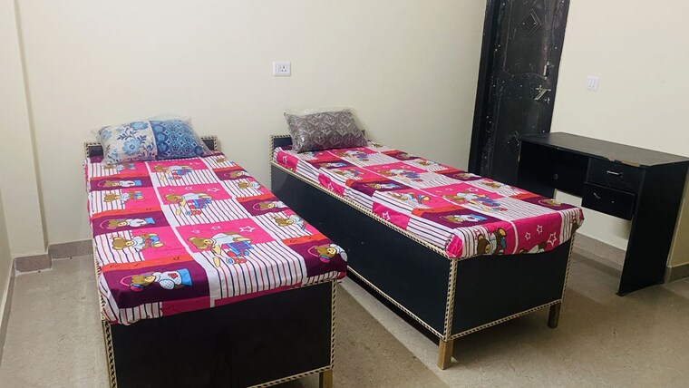 Bedroom, sector 59 Pg For Girls In Sector 59 10732611