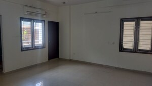 Room in 3 BHK Apartment at Journalist Colony – for Rent