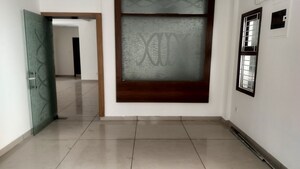 Room in 3 BHK Apartment at Journalist Colony – for Rent