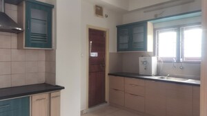 Room in 3 BHK Apartment at Journalist Colony – for Rent