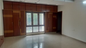 Room in 3 BHK Apartment at Journalist Colony – for Rent