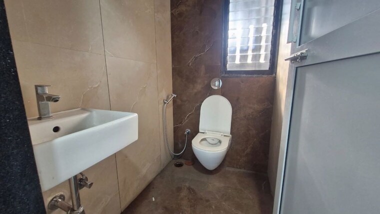 Bathroom, goregaon east Commercial Office Space 1900 Sq.Ft. In Goregaon East Mumbai 10732634
