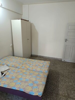 Room in  Apartment at Versova Manish CHS, Andheri West – for Rent