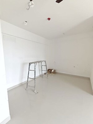 Room in 3 BHK Apartment at Gera Planet Of Joy, Kharadi – for Rent