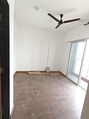 Room in 3 BHK Apartment at Gera Planet Of Joy, Kharadi – for Rent
