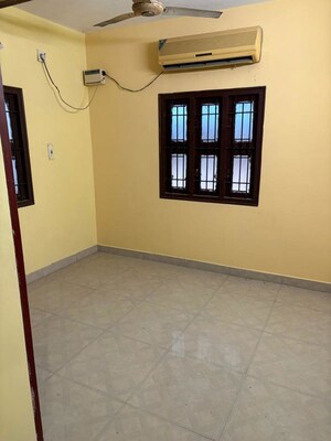 Room in 2 BHK Apartment at Oliyas Green Court, Medavakkam – for Sale