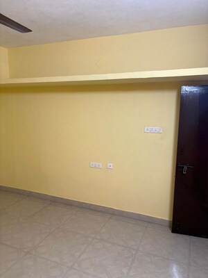 Room in 2 BHK Apartment at Oliyas Green Court, Medavakkam – for Sale