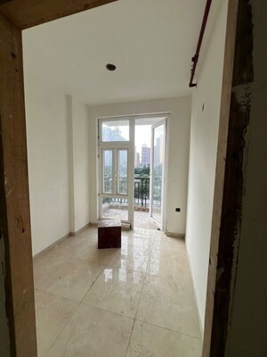 Room in 2 BHK Apartment at Omaxe Grand Omaxe, Gomti Nagar – for Sale