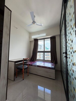 Room in 1.5 BHK Apartment at Piramal Vaikunth, Balkum Pada – for Rent