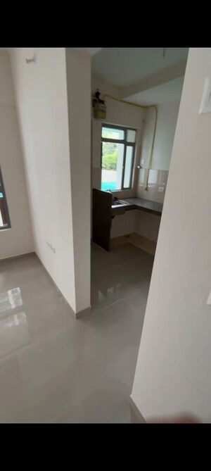 Room in 1 BHK Apartment at Piramal Vaikunth, Balkum Pada – for Rent