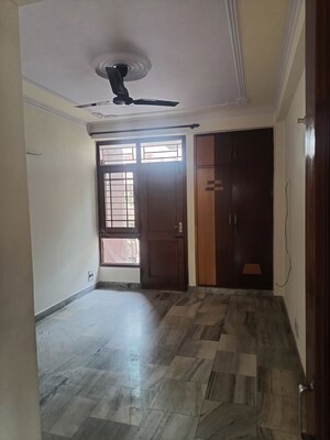Furnished Amenities in 3 BHK Apartment at Patparganj – for Rent