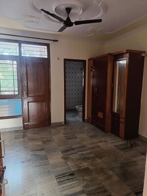Furnished Amenities in 3 BHK Apartment at Patparganj – for Rent