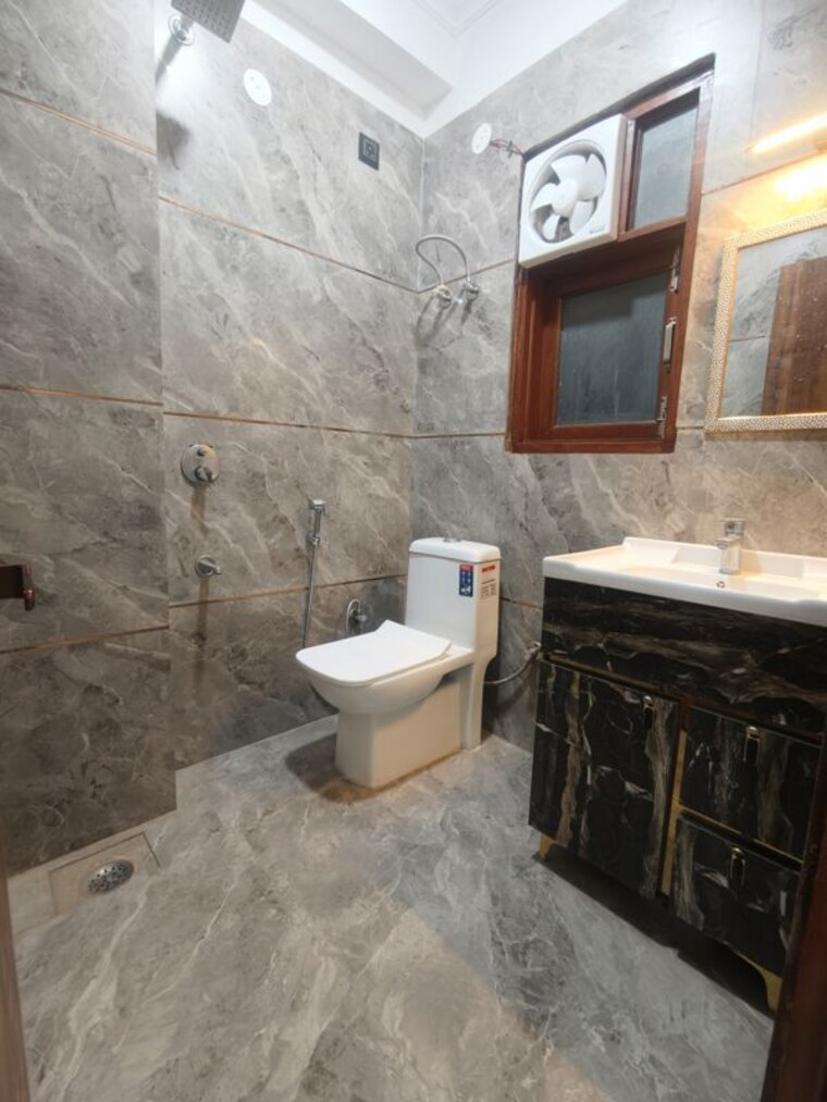 Bathroom, chattarpur 3 Bedroom 1100 Sq.Ft. Builder Floor In Chattarpur Delhi 10732786