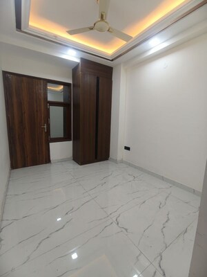 Room in 3 BHK Builder Floor at Chattarpur – for Rent