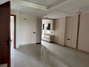 Building Lobby in 3 BHK Builder Floor at Anant Raj Ashok Estate, Sector 63a – for Rent