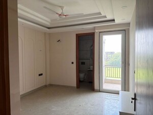 Room in 3 BHK Builder Floor at Anant Raj Ashok Estate, Sector 63a – for Rent
