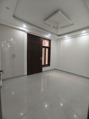 Room in 2 BHK Builder Floor at Chattarpur – for Rent