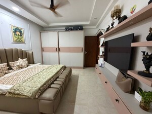 Bedroom in 3 BHK Builder Floor at Green Fields Colony – for Rent