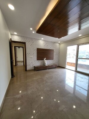 Room in 4 BHK Builder Floor at Green Fields Colony – for Rent