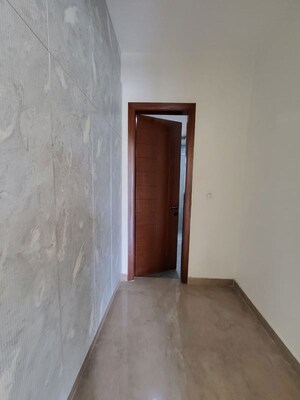Room in 4 BHK Builder Floor at Green Fields Colony – for Rent