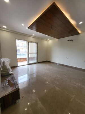 Room in 4 BHK Builder Floor at Green Fields Colony – for Rent